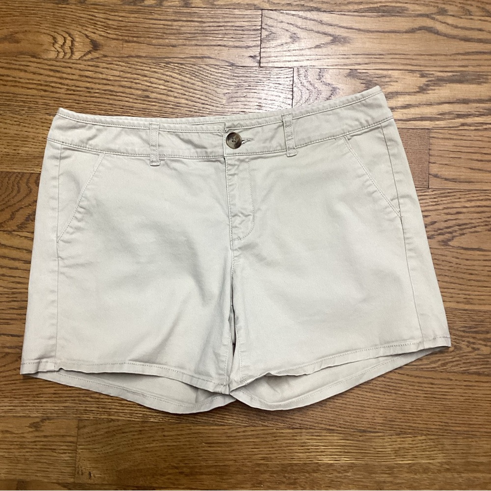 American Eagle khaki midi shorts. Size 10